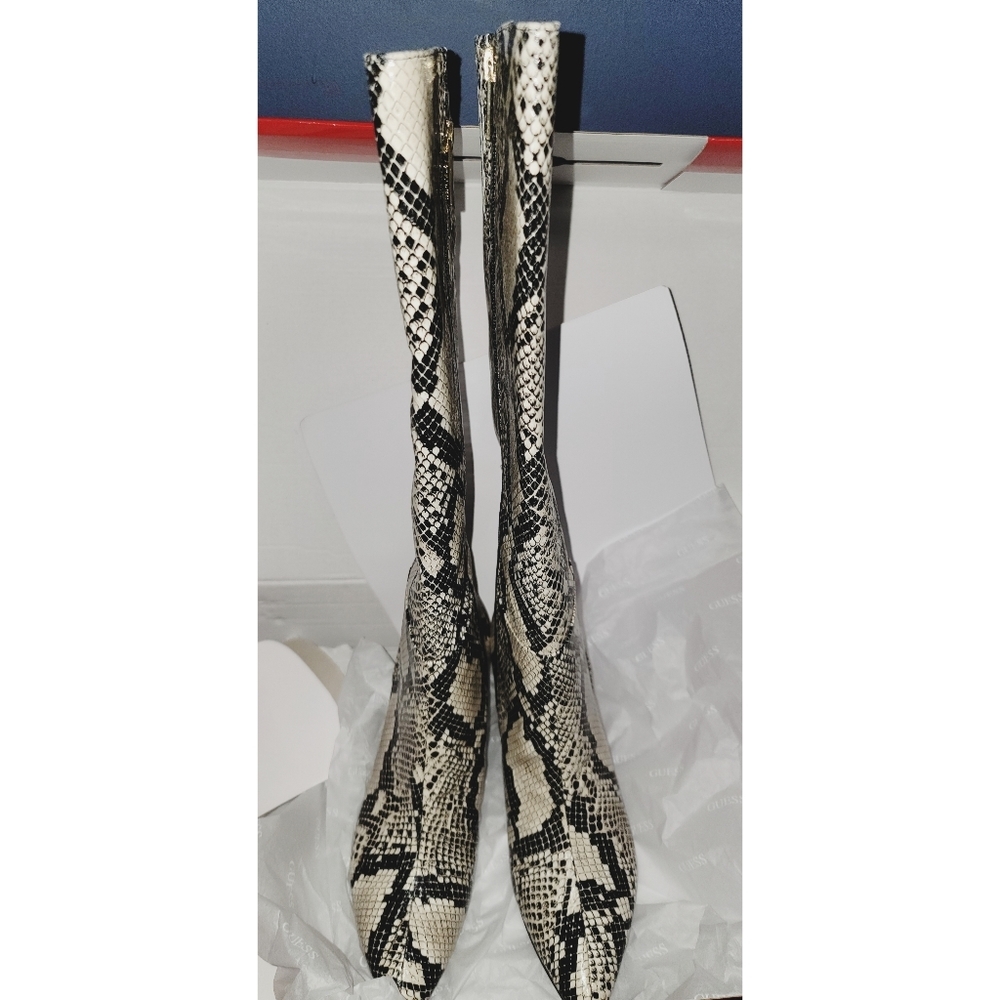 (W) Guess Snake Print Chunky Heel - Picture 4 of 10